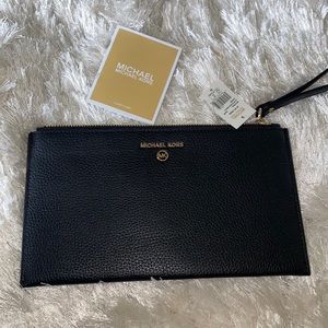 MICHAEL KORS BLACK LEATHER LG ZIP CLUTCH WRISTLET